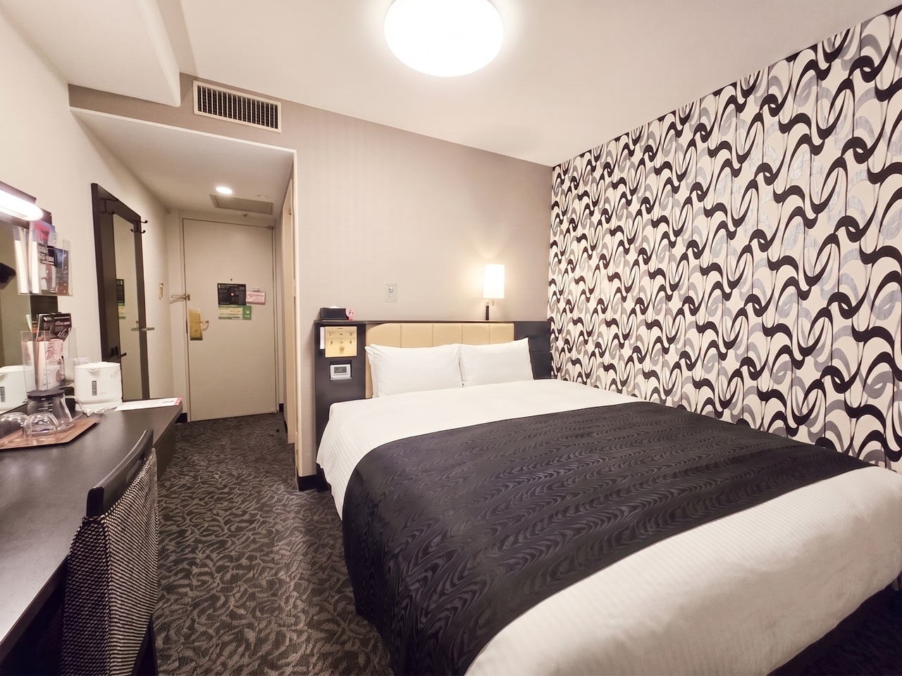 Corner King Room